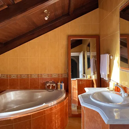 - Garden Varzea (Azores)